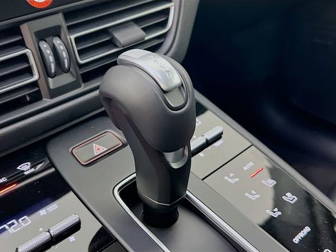 New 2026 Porsche Macan image 19