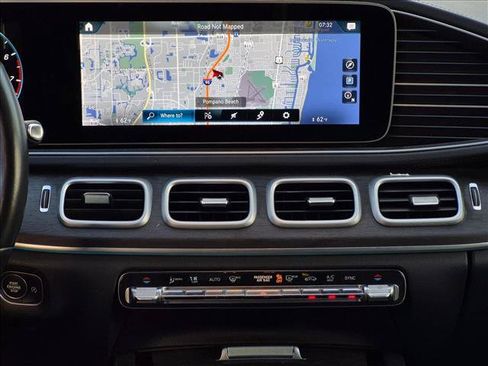 Used 2021 Mercedes-Benz GLS 450 4MATIC image 10