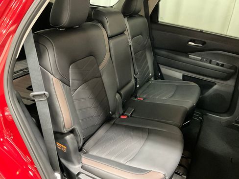 Used 2024 Nissan Pathfinder Platinum w/ Cargo Package image 24