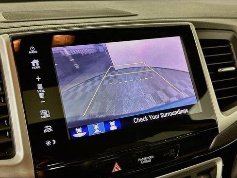 Used 2018 Honda Pilot Touring image 15
