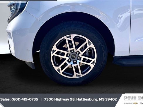 Used 2025 Ford Expedition Active AWD/4WD image 7