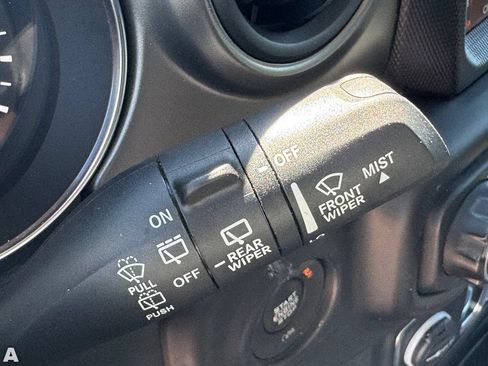 Used 2023 Jeep Wrangler Unlimited Sport AWD/4WD image 31
