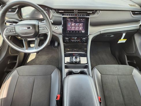 New 2025 Jeep Grand Cherokee L Altitude image 20