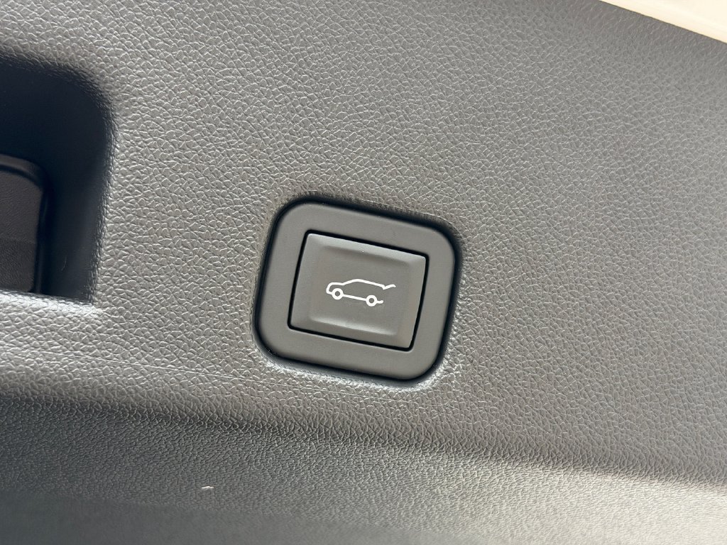Used 2026 GMC Acadia AT4 AWD/4WD image 17