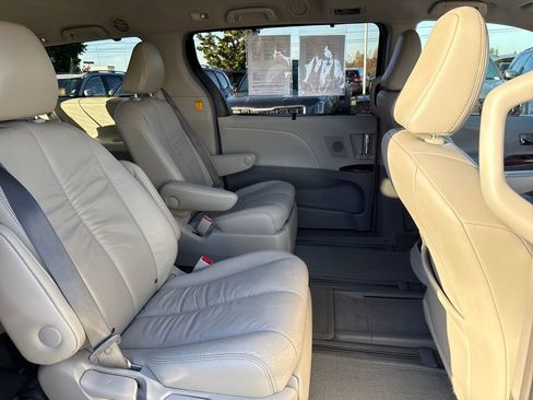 Used 2012 Toyota Sienna XLE image 13