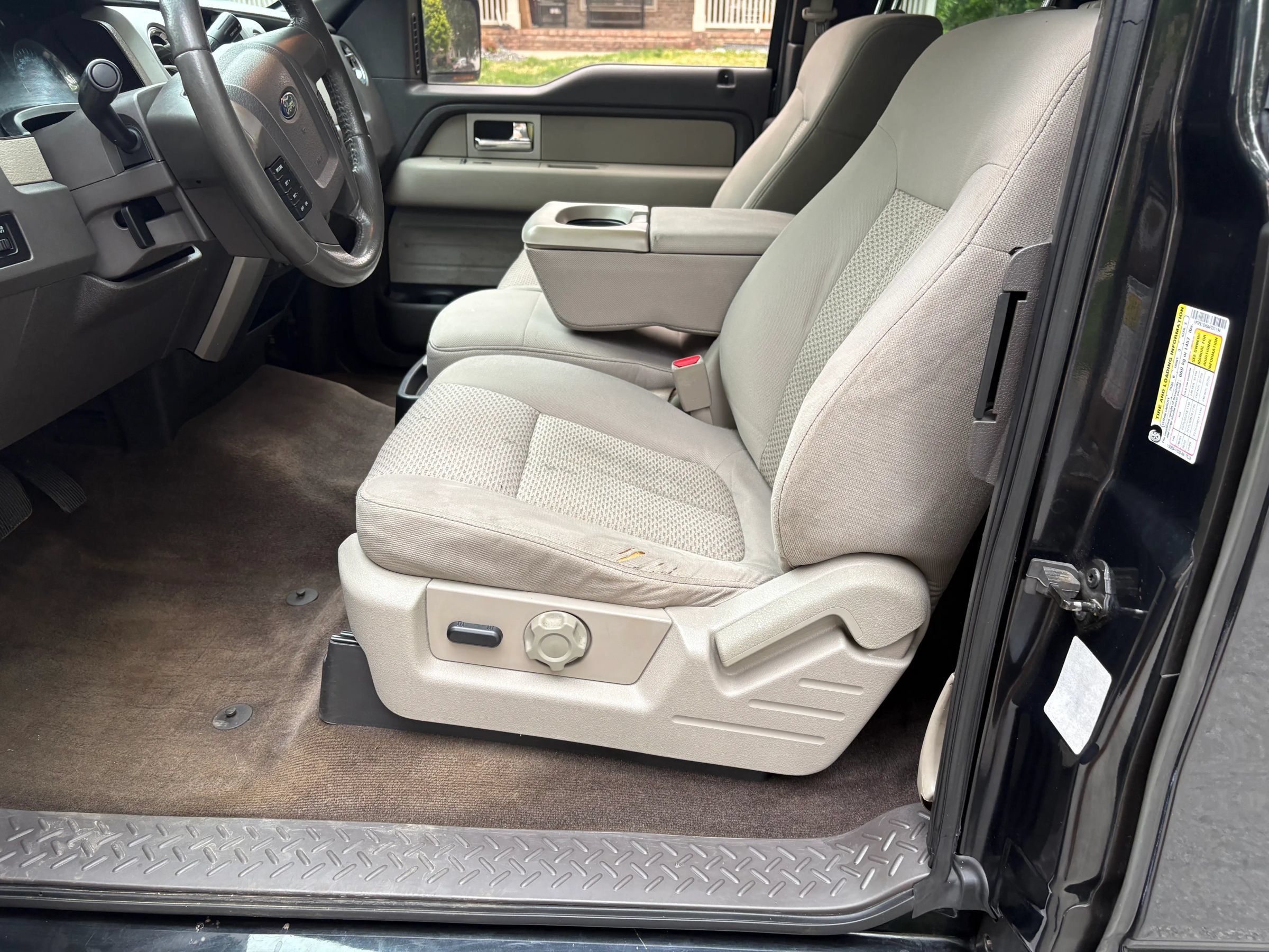 Used 2010 Ford F150 XLT AWD/4WD image 10