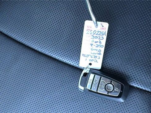 Used 2023 Ford F250 Lariat w/ Lariat Ultimate Package image 31