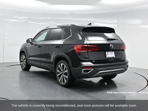 Used 2023 Volkswagen Taos SE w/ Panoramic Sunroof Package image 5