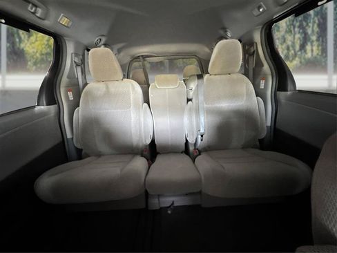 Used 2018 Toyota Sienna LE FWD image 15