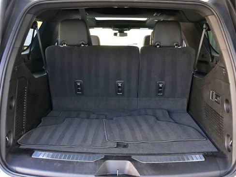 Used 2021 Chevrolet Suburban RST w/ Luxury Package image 36