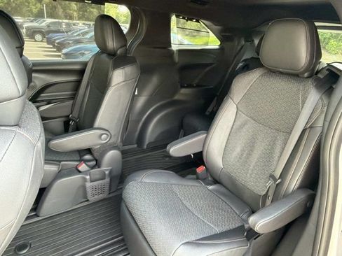 Used 2026 Toyota Sienna Limited FWD image 13