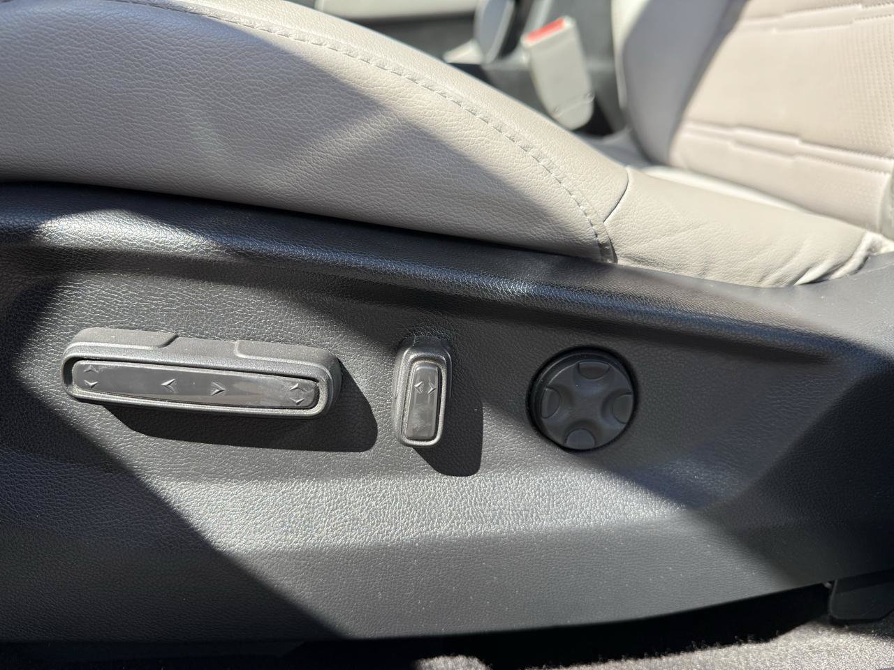 Used 2018 Honda CR-V Touring image 6