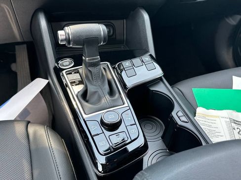 Used 2024 Kia Sportage EX image 19