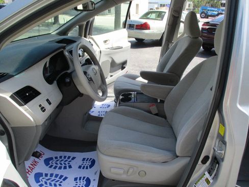 Used 2011 Toyota Sienna LE image 10