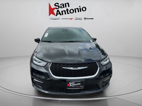 New 2026 Chrysler Pacifica Select FWD image 6
