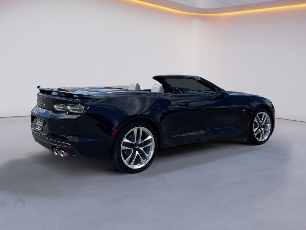 Used 2022 Chevrolet Camaro LT w/ RS Package RWD image 7