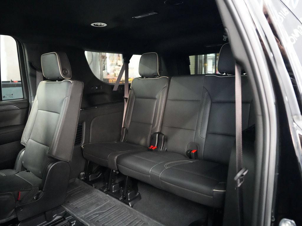 Used 2024 GMC Yukon XL SLT w/ SLT Luxury Package AWD/4WD image 32