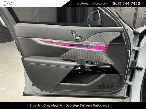 Used 2025 BMW i7 xDrive60 AWD/4WD image 26