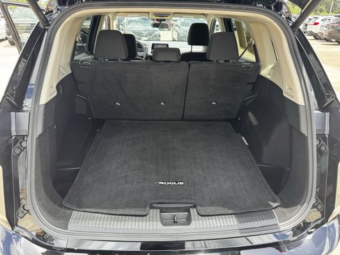 Used 2024 Nissan Rogue SV FWD image 29