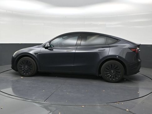 Used 2024 Tesla Model Y Long Range AWD/4WD image 2