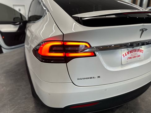 Used 2017 Tesla Model X 75D image 10