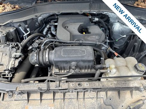 Used 2020 Ford Explorer XLT w/ Equipment Group 202A AWD/4WD image 30