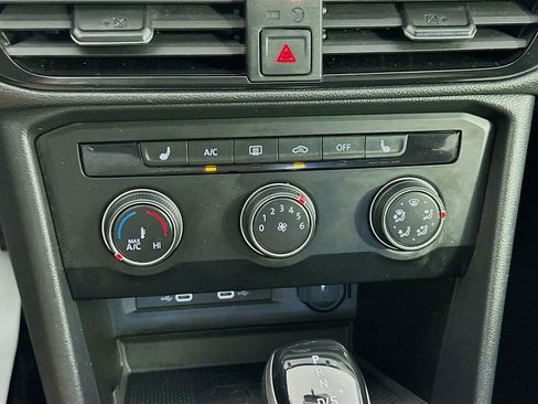 Used 2022 Volkswagen Taos SE image 15