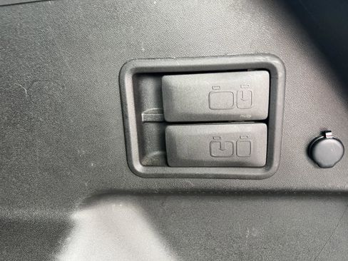 Used 2020 Chevrolet Equinox LT image 23