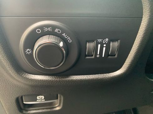 Used 2024 Jeep Grand Cherokee Laredo image 25