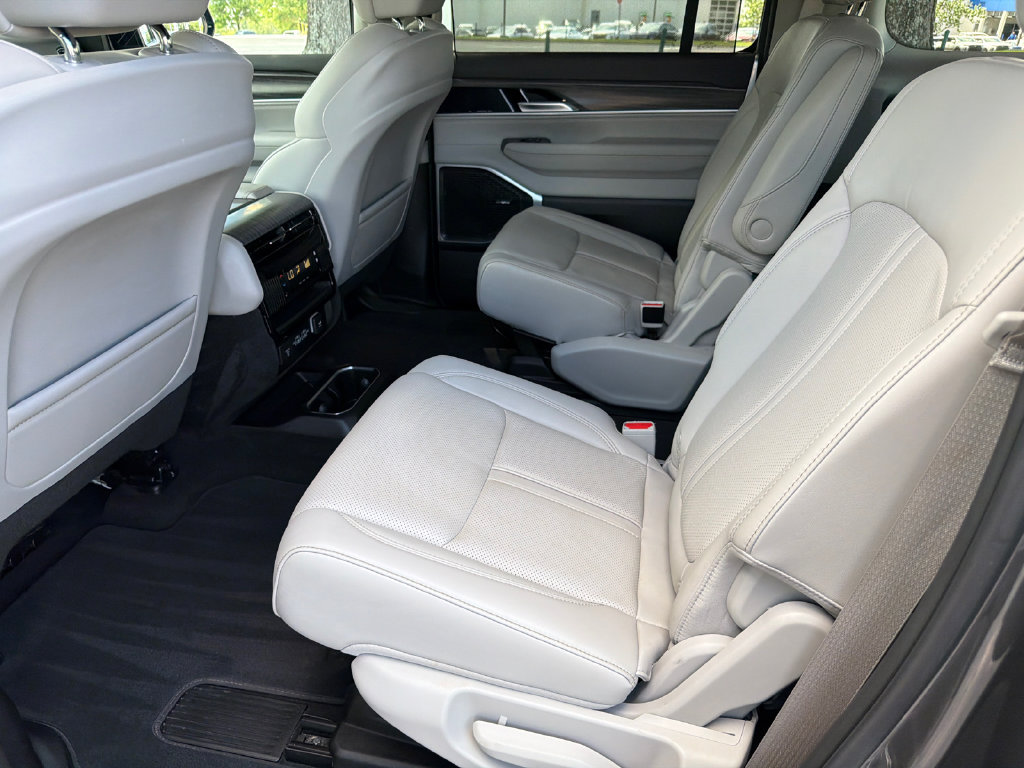 Used 2023 Jeep Wagoneer Series II w/ Convenience Group I AWD/4WD image 19