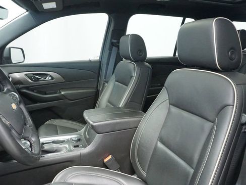 Used 2023 Chevrolet Traverse Premier image 29