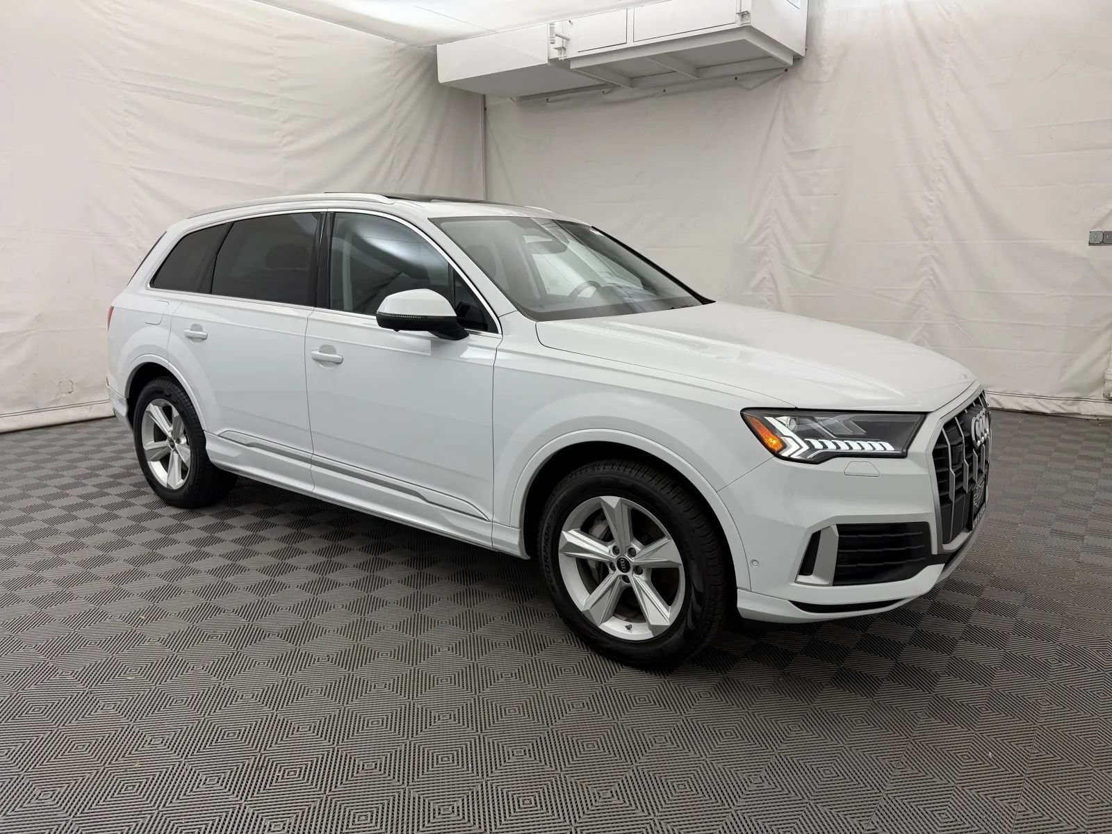 Used 2023 Audi Q7 2.0T Premium Plus w/ Premium Plus Package AWD/4WD image 4