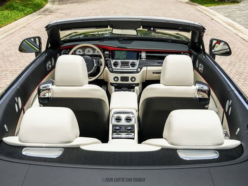 Used 2019 Rolls-Royce Dawn RWD image 40