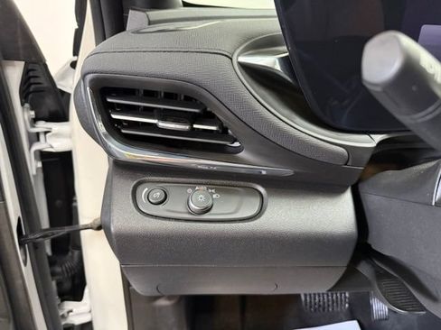 Used 2025 Buick Envista Preferred w/ Convenience I Package FWD image 21