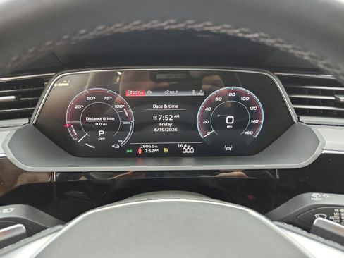Used 2024 Audi Q8 e-tron Premium Plus AWD/4WD image 9