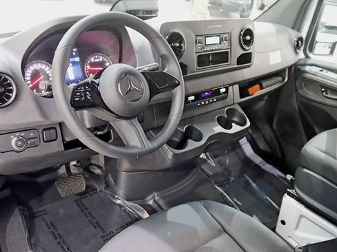 Used 2025 Mercedes-Benz Sprinter 2500 image 14