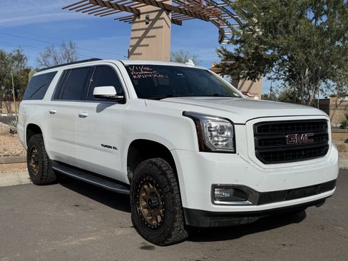 Used 2019 GMC Yukon XL SLT image 1