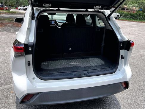 Used 2020 Toyota Highlander XLE FWD image 37