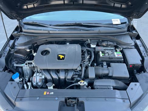 Used 2020 Hyundai Elantra SE image 18