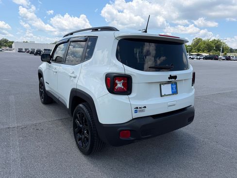 Used 2023 Jeep Renegade Altitude AWD/4WD image 3