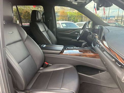 Used 2021 Cadillac Escalade Luxury image 17