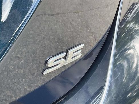 Used 2018 Toyota Camry SE FWD image 11