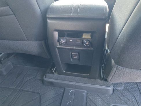 Used 2023 Chevrolet Traverse LT image 14