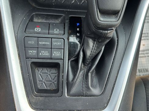 Used 2019 Toyota RAV4 LE AWD/4WD image 14