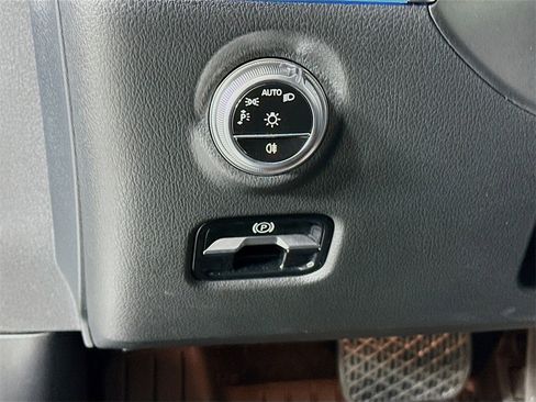 Used 2025 Mercedes-Benz C 300 4MATIC Sedan image 10