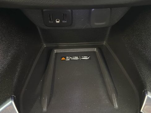 Used 2023 Chevrolet Traverse LT FWD image 50