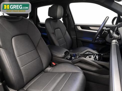 Used 2024 Porsche Cayenne AWD/4WD image 11