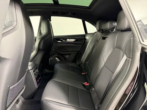 Certified 2025 Porsche Macan Electric image 15