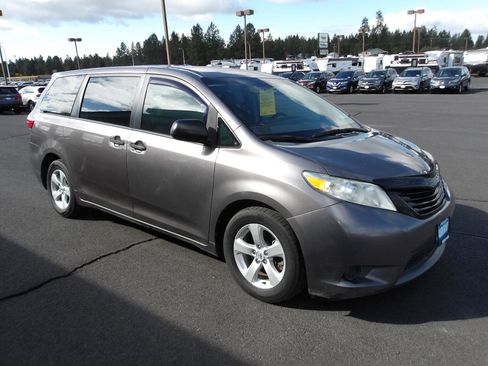 Used 2015 Toyota Sienna L FWD image 7