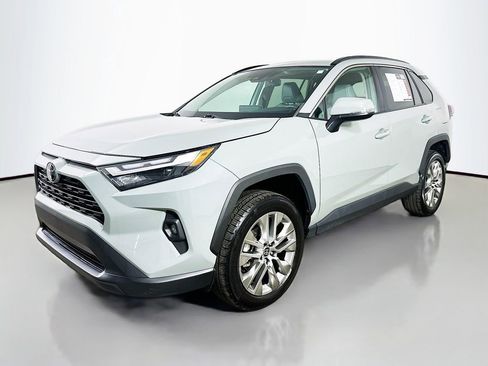 Used 2023 Toyota RAV4 XLE Premium image 3
